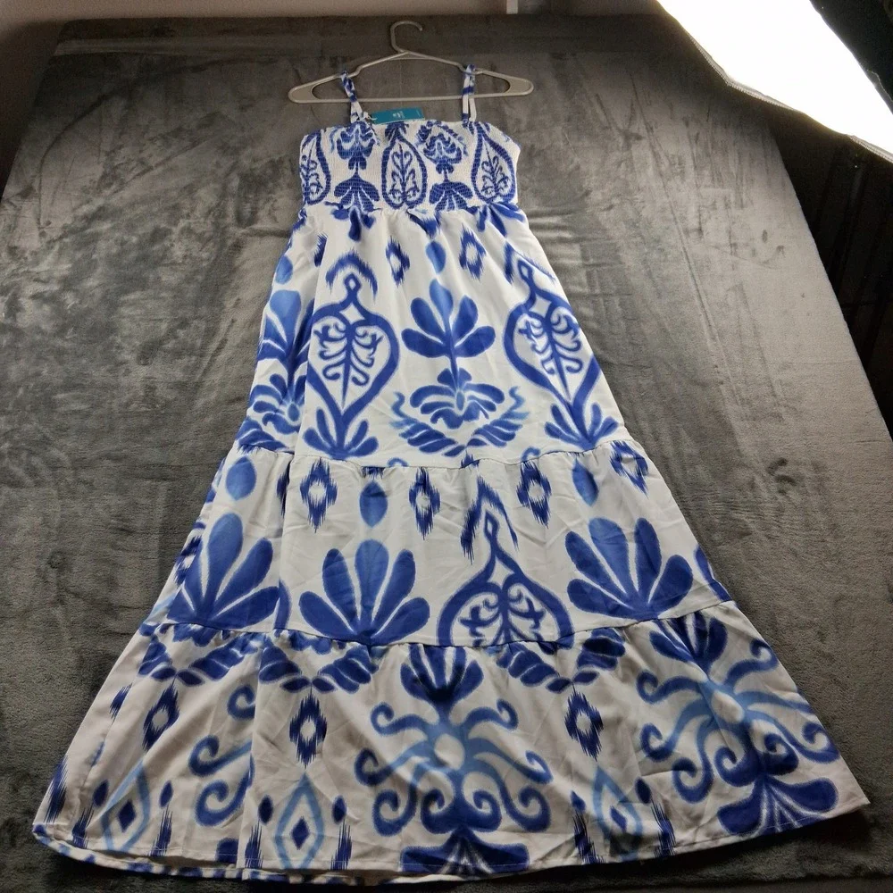 NWT Cupshe Maxi Dress Womens Medium Blue White Ikat Smocked Tiered Boho - Picture 4 of 9